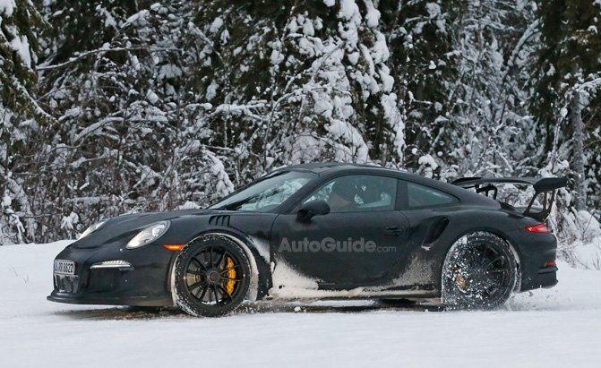 „Porsche 911 GT3 RS“ šnibždėjo žaidžiantį sniege post thumbnail image